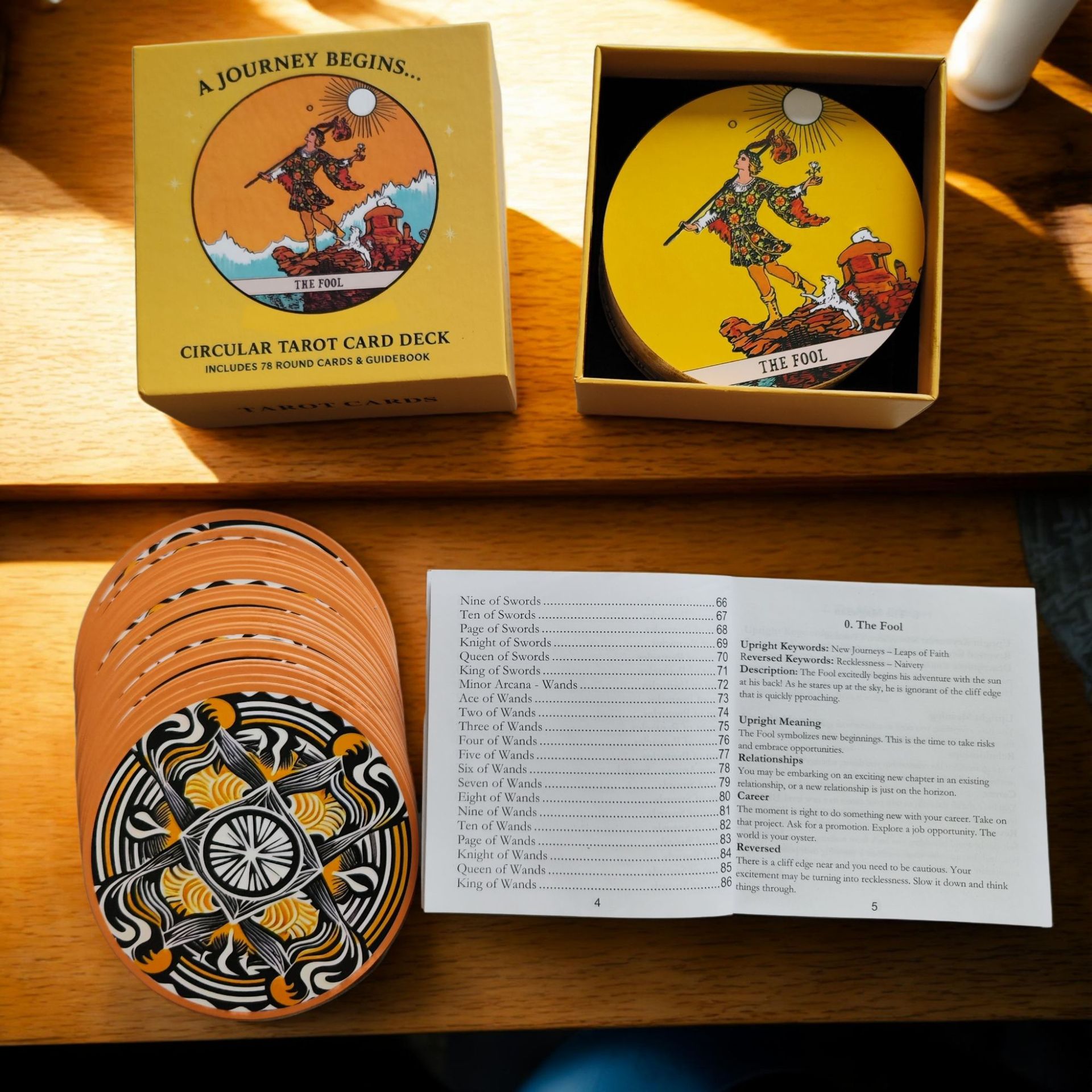 Tarot Deck With Guidebook - Baraja de Cartas del Tarot Circular,